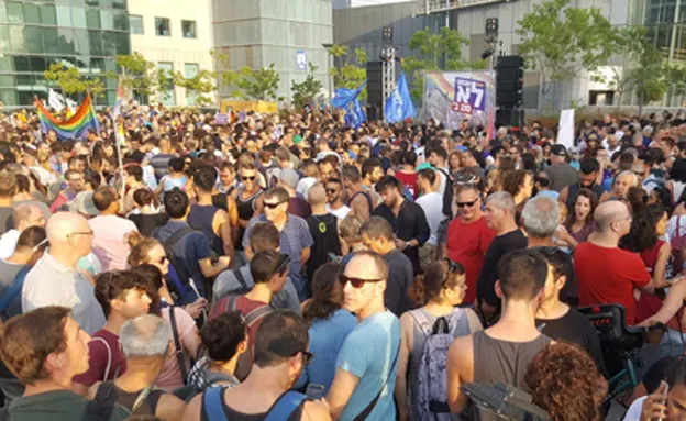 מאות מפגינים בתל אביב