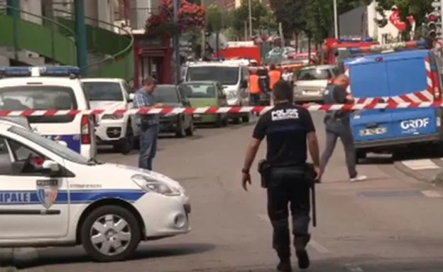 רצח אכזרי של כומר בנורמנדי (Sky News)