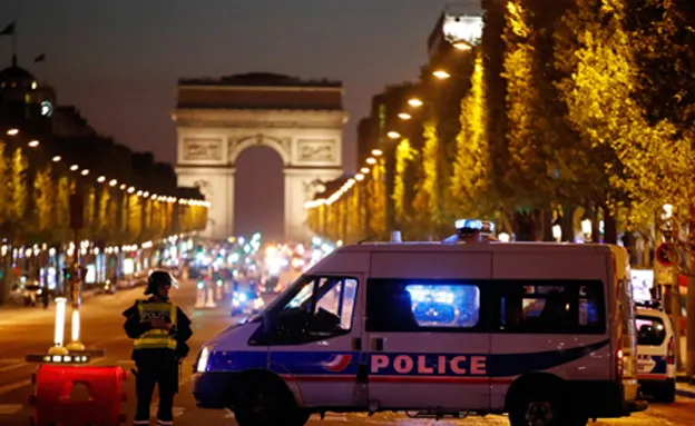 הטרור הגיע גם לשאנז אליזה בפריז (רויטרס)