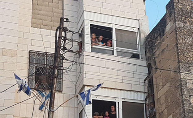 ''לאכלס לאלתר את הבית''