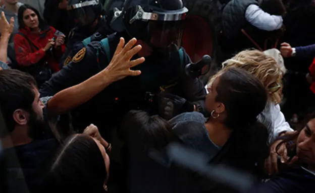 בעיטות וכדורי גומי (רויטרס)