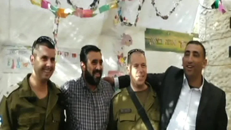 שוחררו הפלסטינים שביקרו בסוכה של ראש מועצת אפרת