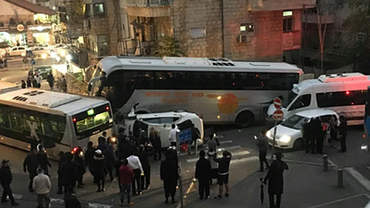 תאונה קשה בין רכב ואוטובוס