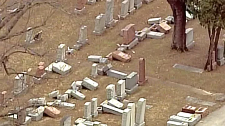 קברים הרוסים בבית הקברות במיזורי
