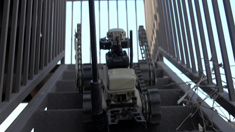 רובוט עולה במדרגות