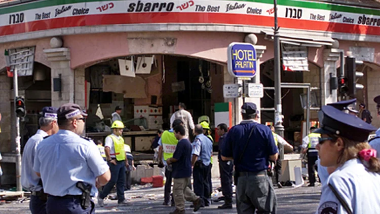 זירת הפיגוע בסבארו ב-2001