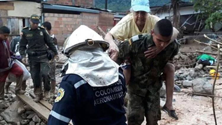 כוחות החילוץ פועלים בקולומביה. היום