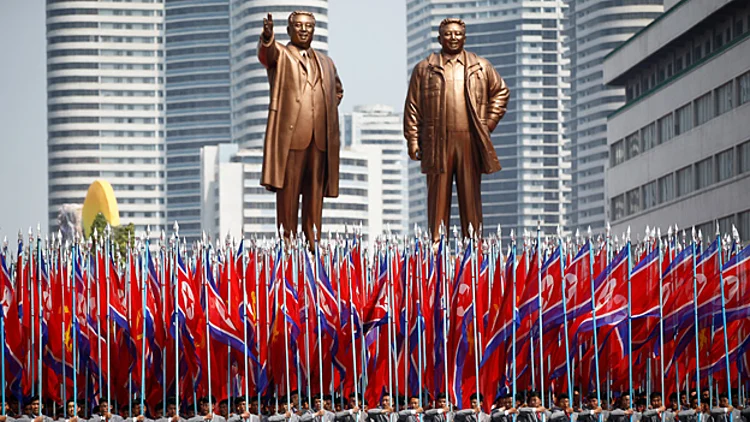 קוריאה הצפונית מציגה טילים חדשים | צילום: רויטרס