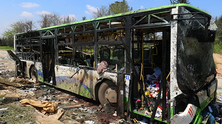 האוטובוס השרוף לאחר הפיגוע
