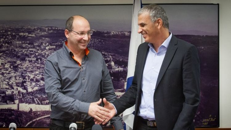 כחלון וניסנקורן, ארכיון