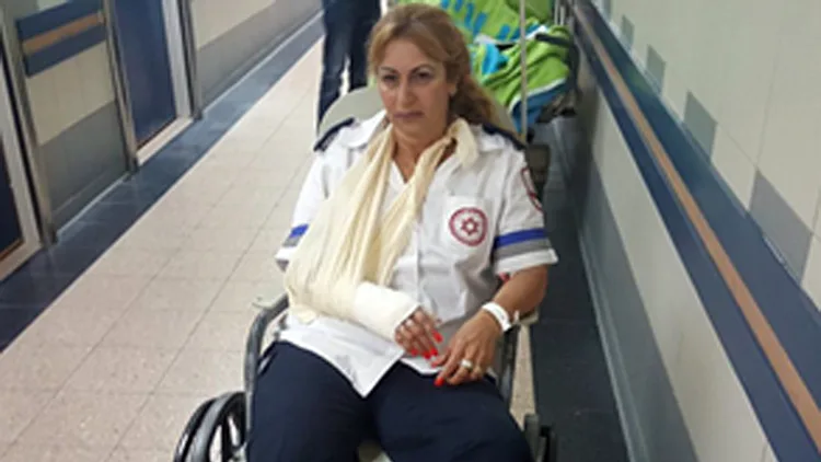 שרה ישראלי, חובשת מדא שהותקפה. שרה ישראלי לאחר התקיפה
