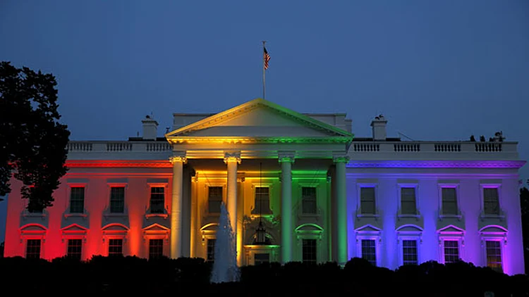 הבית הלבן מואר בצבעי הגאווה - תחת אובמה (רויטרס)