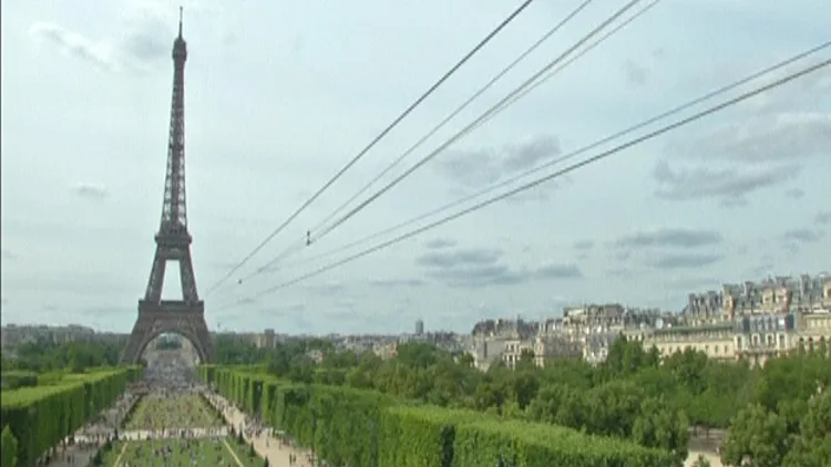 אומגה ממגדל אייפל בפריז