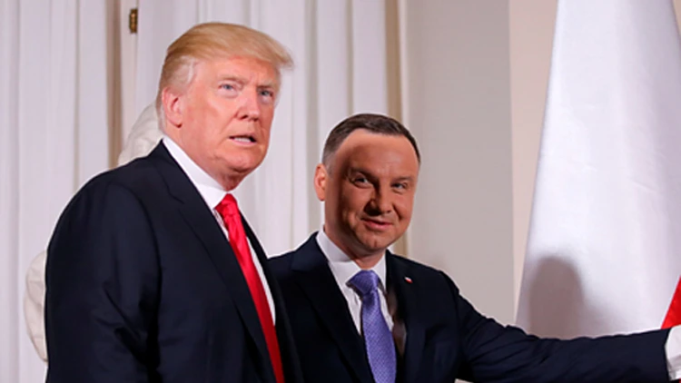 טראמפ והנשיא הפולני בוורשה היום (רויטרס)