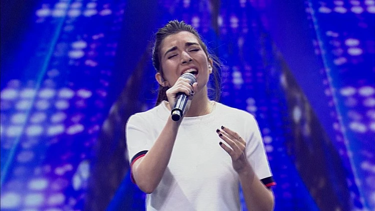 הביצוע של אוריאן רקיה לשיר "Skinny Love"