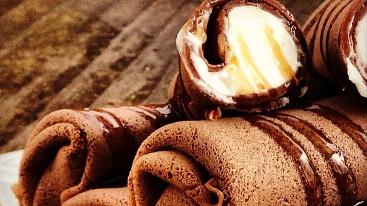 מתוק ומפנק: בלינצ'ס שוקולד במלית קצפת וניל