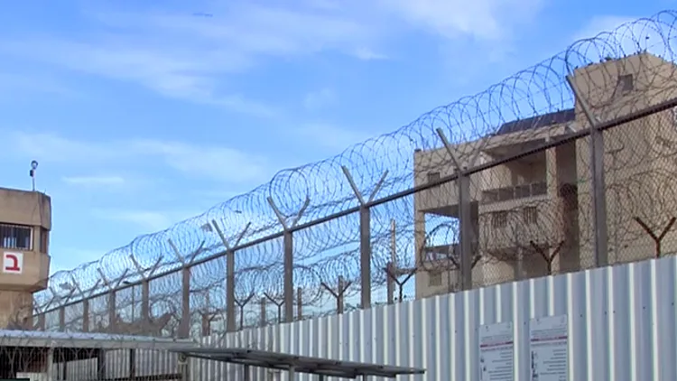 מאות אסירים פתחו בשביתת רעב נרחבת במחאה על תנאי הכליאה