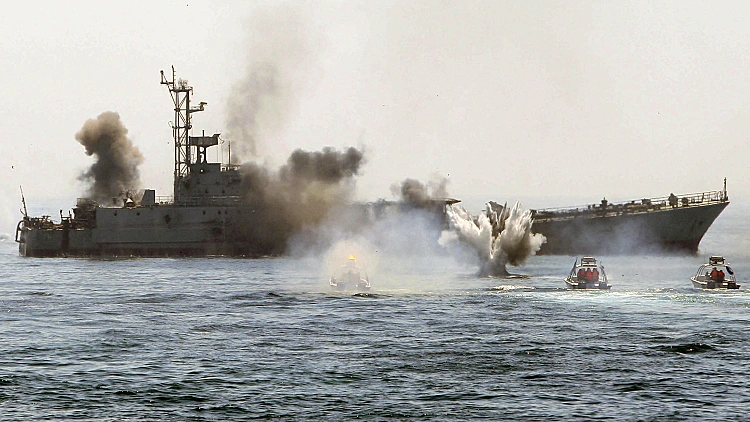 אוניית קרב איראנית במפרץ הפרסי