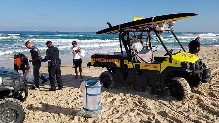 חוף הים באשדוד שבו התגלה שק עם 20 ק"ג חשיש