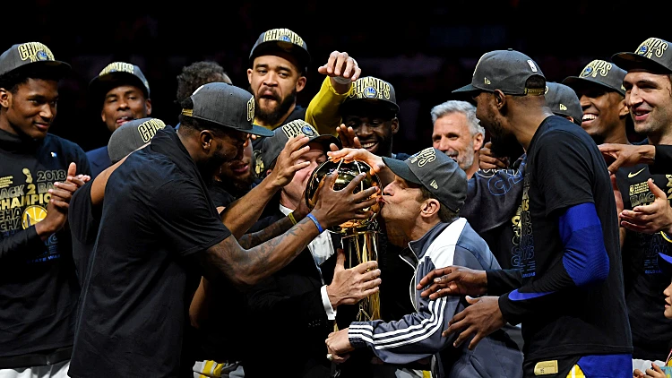 כוכבים בלי אליפות: האם ה-NBA נפרדת משושלת גולדן סטייט? • דעה