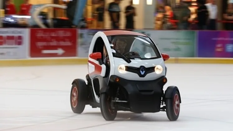 מרוץ מכוניות רנו Twizy בדובאי