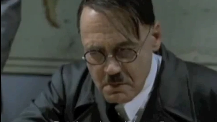 היטלר מתעצבן על אייפון 4S