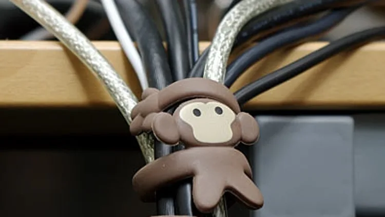 מסדר כבלים בצורת קוף