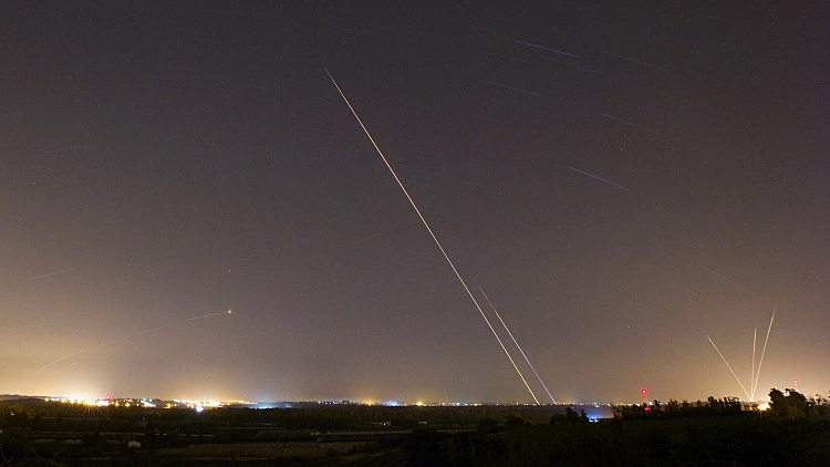 שיגור רקטה מרצועת עזה לעבר ישראל במבצע צוק איתן