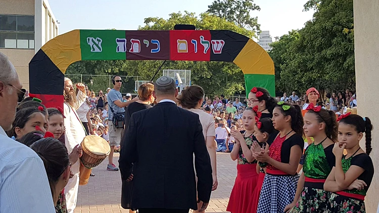 שר החינוך, נפתלי בנט, בעת פתיחת שנת הלימודים