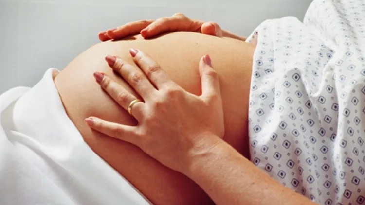 אישה בהריון בבית החולים