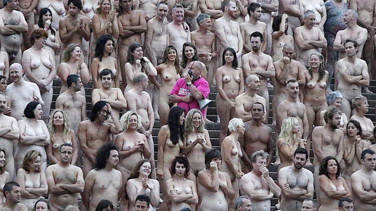 5,200 איש עירומים בצילום קבוצתי בסידני של הצלם ספנסר טוניק
