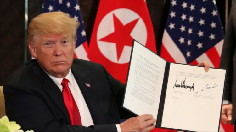 חתימת טראמפ על הסכם סינגפור