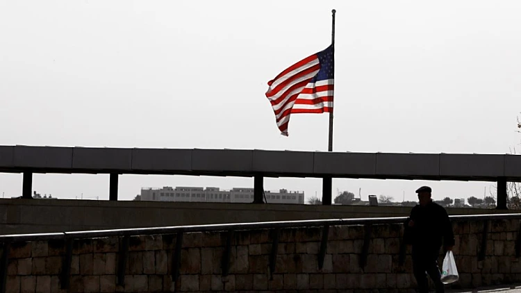 דגל ארה"ב על מבנה השייך לקונסוליה האמריקנית בירושלים - שעתידה להפוך לשגרירות
