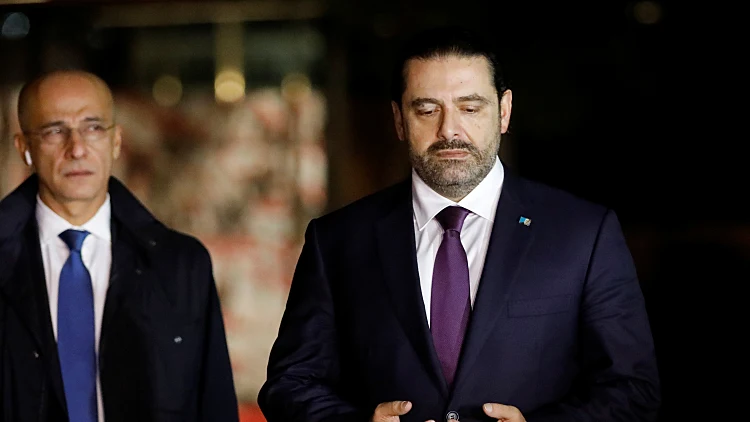 ראש ממשלת לבנון המתפטר, סעד אל-חרירי, נחת בבירות וביקר בקבר אביו