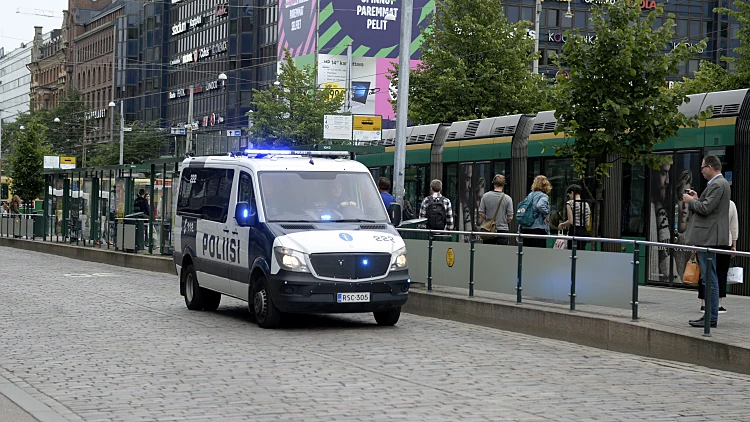רכב משטרתי באזור אירוע הדקירה בטורקו, פינלנד