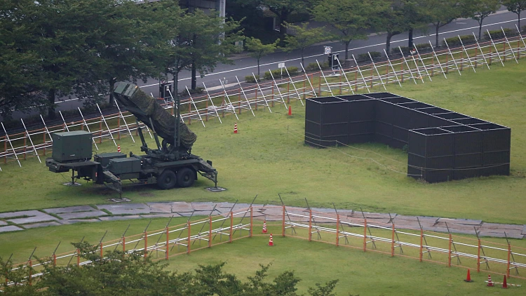 סוללת "פטריוט" להגנה מירי טילים שהוצבה במרכז טוקיו, יפן