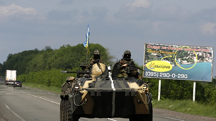 רכב של צבא אוקראינה בדרך לעיר סלביאנסק