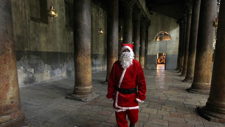 סנטה קלאוס בכנסיית המולד בבית לחם