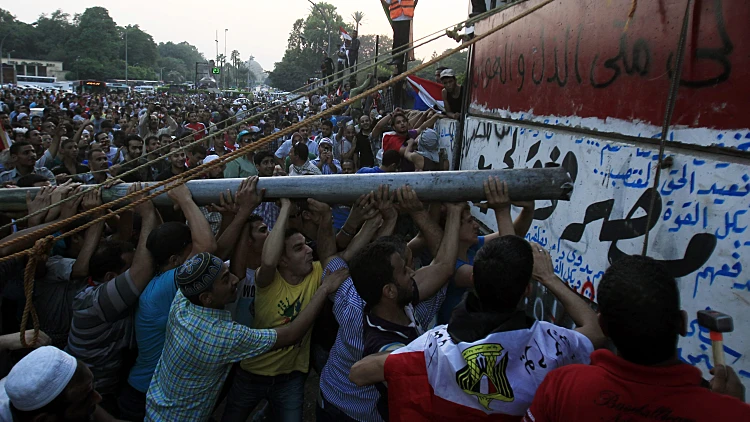 מהומות מול שגרירות ישראל בקהיר