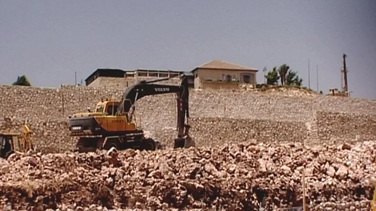 עבודות בנייה בגבעת היקב ליד המאחז מגרון
