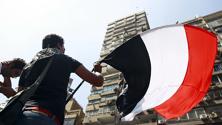 מצרים: מפגינים ניתצו את החומה המקיפה את שגרירות ישראל