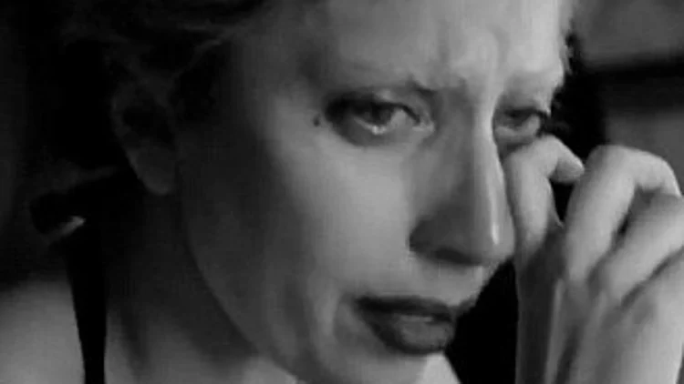 ליידי גאגא בוכה  מתוך הסדרה הדוקומנטרית עליה בHBO