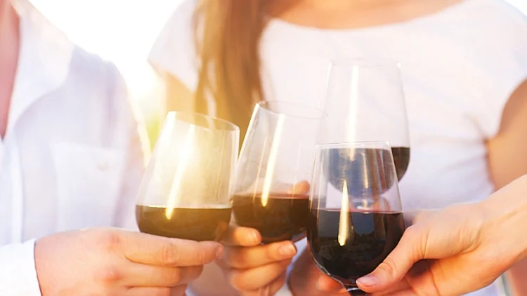 הדילמה הקבועה: איזה יין מתאים לארוחת החג?