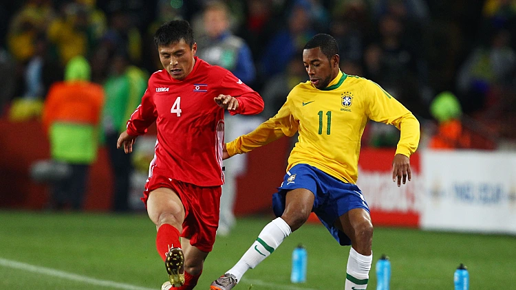 רוביניו מנבחרת ברזיל מול פאק נאם צ'ול מנבחרת צפון קוריאה
