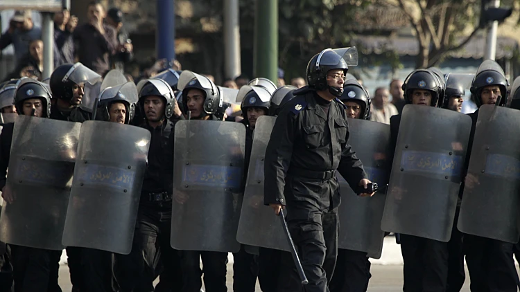 שוטרים בהפגנות במצרים