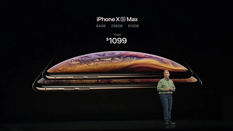 נחצה הרף? דגם ה iPhone Max מוצג על הבמה