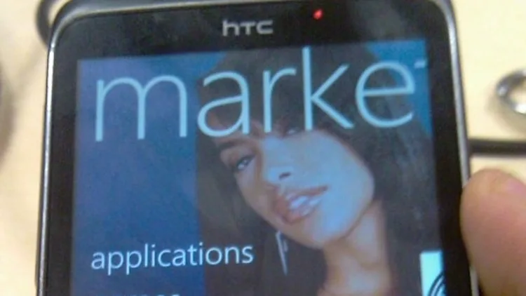 הסמארטפון HTC 7 Trophy (המוכר גם כ-HTC Spark), רץ על מערכת ההפעלה Windows 7 Phone