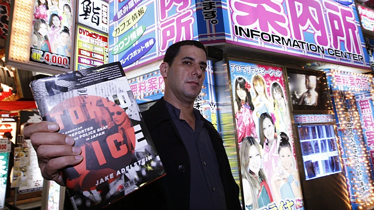 העיתונאי ג'ייק אדלסטיין, כותב הספר "לילות טוקיו"