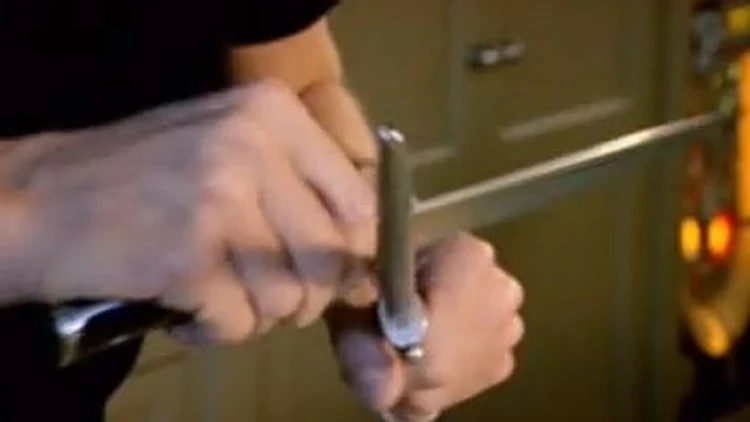 איך להשחיז סכין מטבח