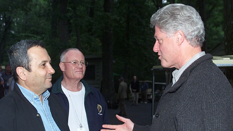 ביל קלינטון, אהוד ברק ודני יתום בשיחות קמפ דייויד 2000